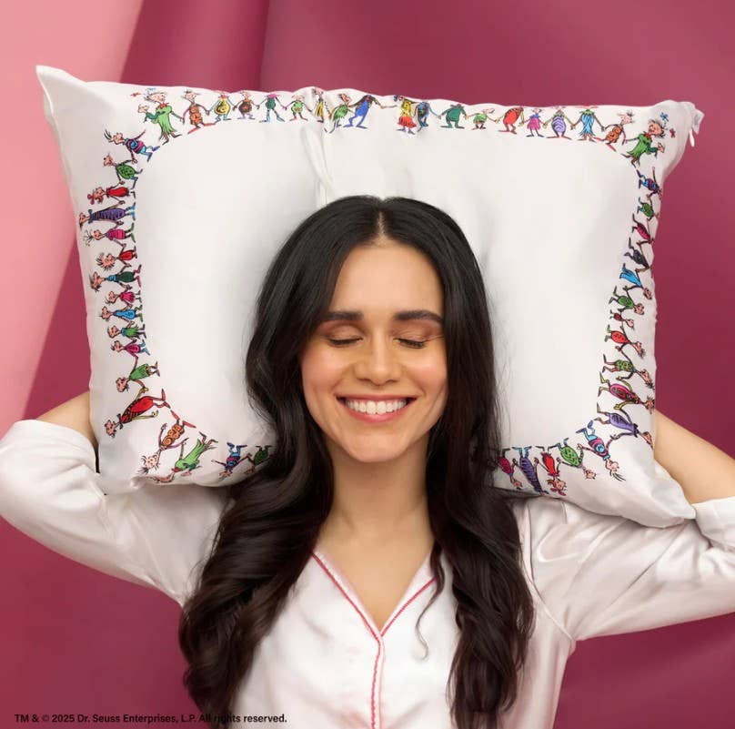 The Grinch x Kitsch Satin Pillowcase in Whoville - King